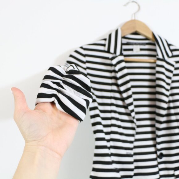 *Suzy Shier Black and White Blazer - Picture 4 of 6